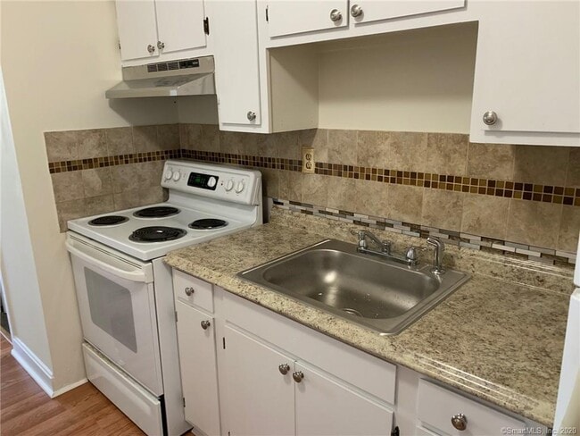 120 Huntington Turnpike-Unit -301 in Bridgeport, CT - Building Photo - Building Photo