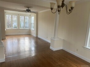 28 Nautilus Pl in New Rochelle, NY - Building Photo - Building Photo