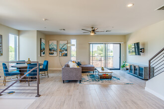 Roosevelt Luxury Townhomes in Tempe, AZ - Foto de edificio - Interior Photo