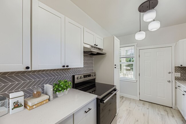 property at 2318 Hoyt Ave