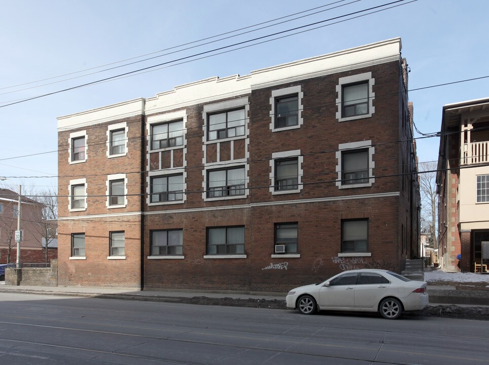 1 Elm Grove Ave in Toronto, ON - Building Photo