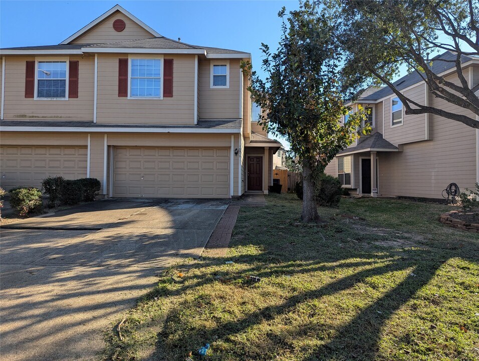 16515 Beckland Ln in Houston, TX - Building Photo