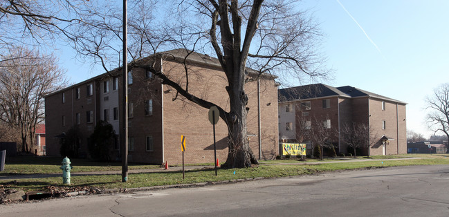 815 Edgemont Ave in Indianapolis, IN - Foto de edificio - Building Photo