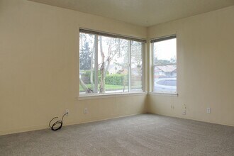 8723 SE Taylor St in Portland, OR - Building Photo - Building Photo