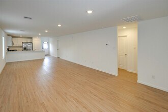 10942 Tawny Rdg Dr in Beasley, TX - Foto de edificio - Building Photo