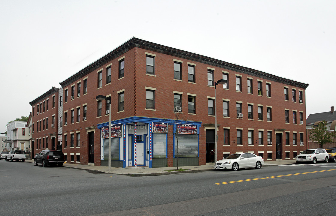 679-683 Washington St in Dorchester, MA - Foto de edificio