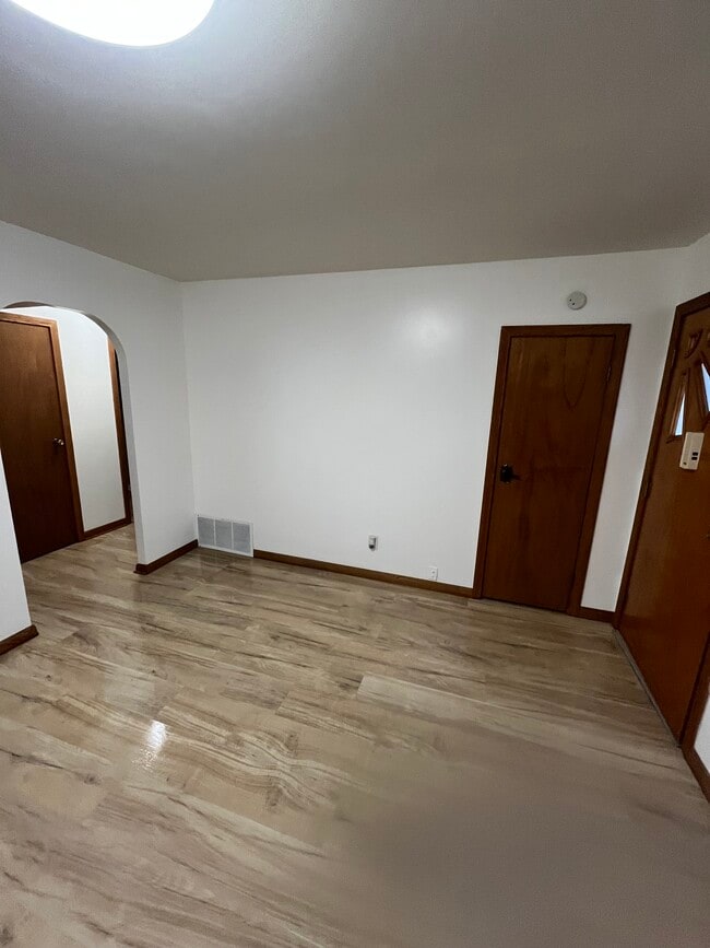 2241 Fairmont Pky in Erie, PA - Foto de edificio - Building Photo