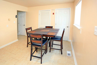 Pembroke Pines Apartments in Hampton, VA - Building Photo - Interior Photo