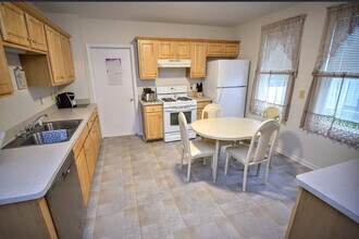 40 Seneca Creek Rd, Unit 3 in West Seneca, NY - Building Photo - Building Photo