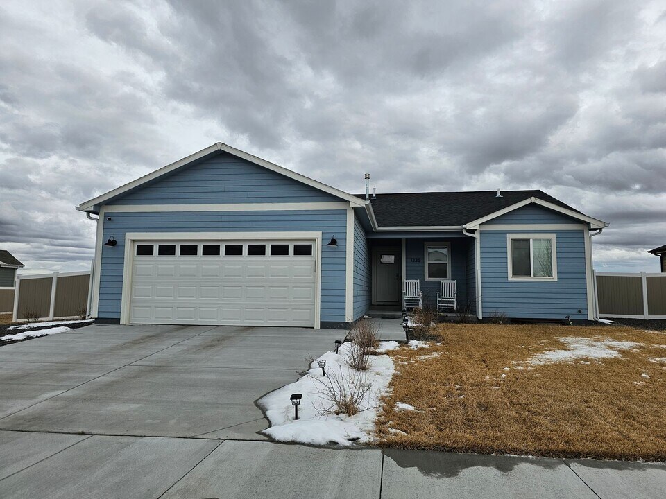 1235 Rabbit Brush Trl in Cheyenne, WY - Building Photo