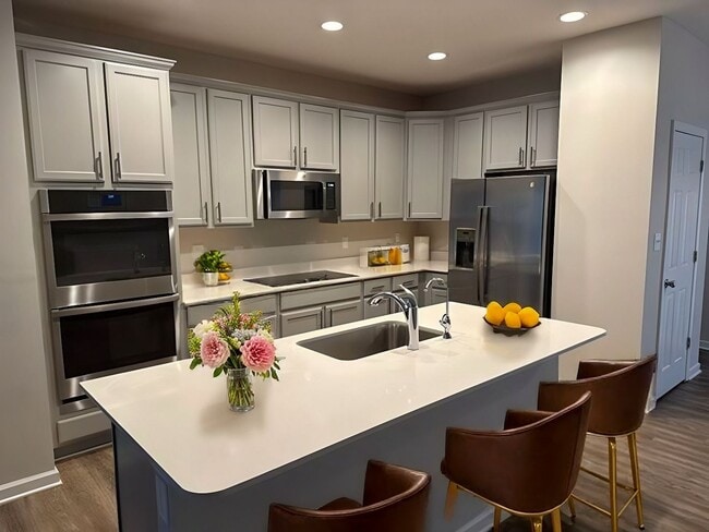 property at 2942 W New York St