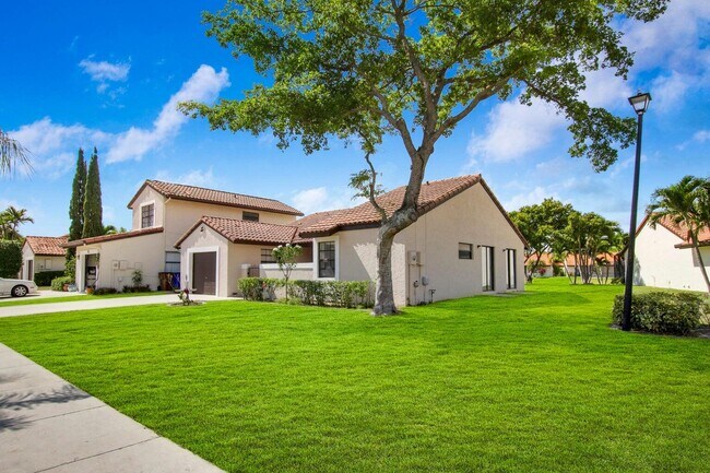 45 Columbia Ct in Deerfield Beach, FL - Building Photo - Building Photo
