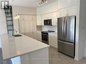 39 Sister Varga Terrace in Hamilton, ON - Building Photo - Building Photo