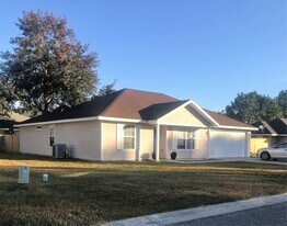 1111 SW Yorktown Glen in Lake City, FL - Building Photo