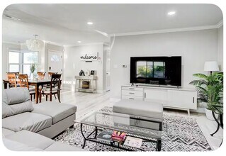 16681 Landau Ln in Huntington Beach, CA - Building Photo - Building Photo