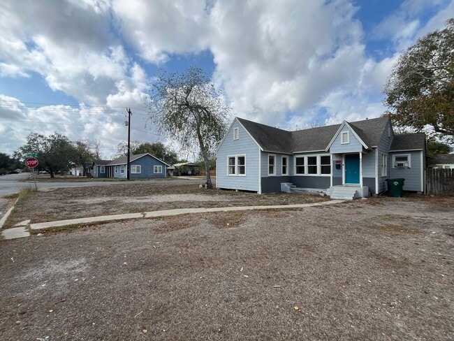 1253 Logan Ave in Corpus Christi, TX - Building Photo - Building Photo
