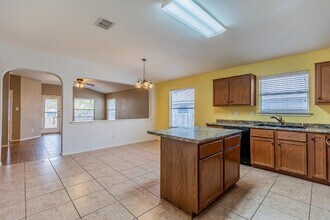 8914 Walnut Springs in Universal City, TX - Building Photo - Building Photo