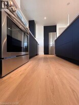 286 E 45th St in Hamilton, ON - Building Photo