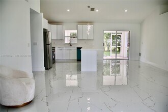 1716 NE 6th Pl in Cape Coral, FL - Building Photo - Building Photo