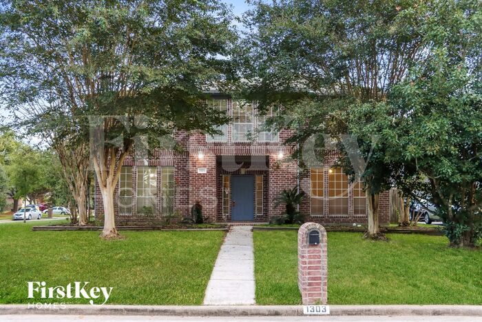 1303 Dove Trail in Tomball, TX - Building Photo