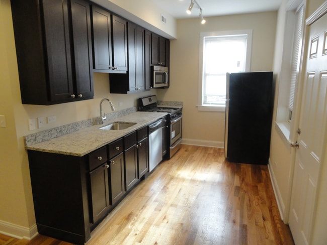 4846 N Drake Ave, Unit 2 in Chicago, IL - Foto de edificio - Building Photo