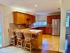 142 Pine Canyon Rd in Salinas, CA - Building Photo - Building Photo