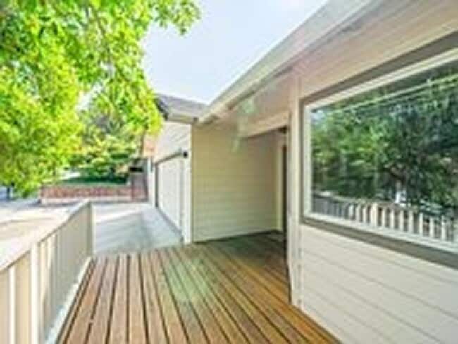 1582 Olive Ave in Redding, CA - Building Photo - Building Photo