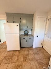 24 Dean Dr in New Britain, CT - Building Photo - Building Photo