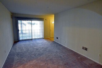 54242 E Annsbury Cir in Shelby Township, MI - Building Photo - Building Photo