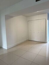 9460 Fontainebleau Blvd in Miami, FL - Building Photo - Building Photo