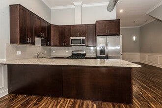 3336 W Irving Park Rd, Unit J04P in Chicago, IL - Foto de edificio - Building Photo