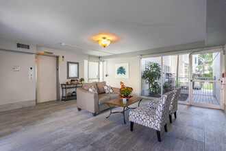 800 E Camino Real in Boca Raton, FL - Building Photo - Building Photo