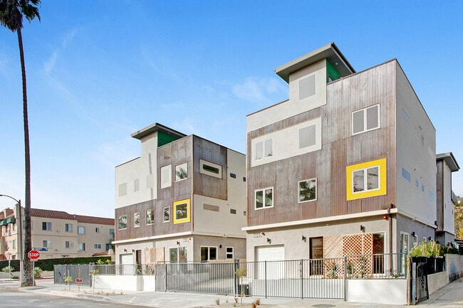5407 Huntington Dr N in Los Angeles, CA - Building Photo - Building Photo