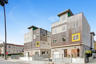 5407 Huntington Dr N in Los Angeles, CA - Foto de edificio - Building Photo