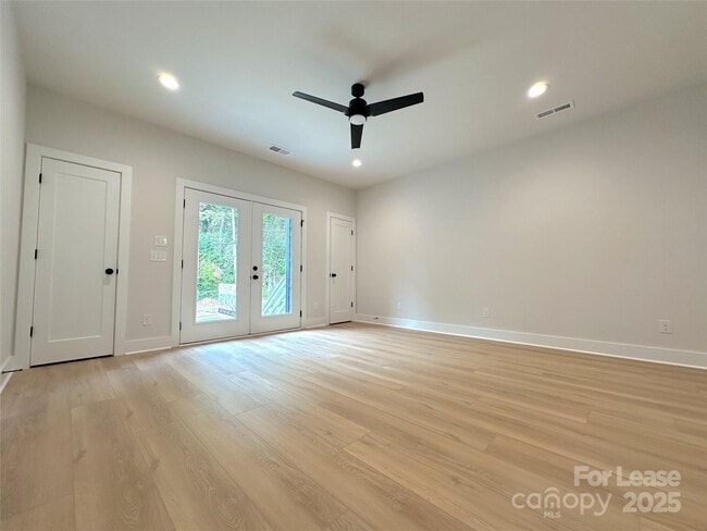 1358 Briar Creek Rd in Charlotte, NC - Building Photo - Building Photo