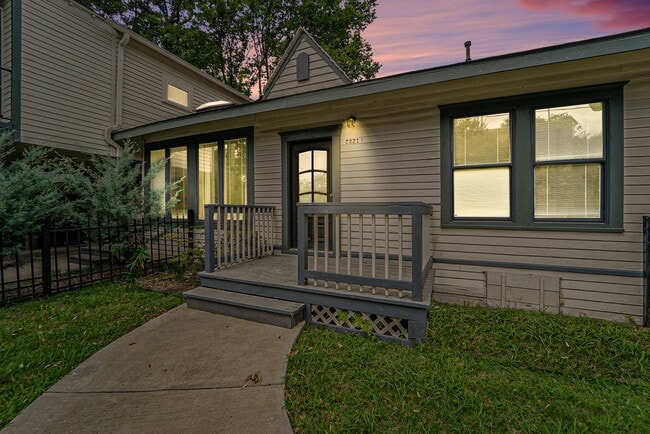 property at 2821 Morrison St
