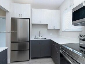 3030 NW 16th St in Miami, FL - Building Photo - Building Photo