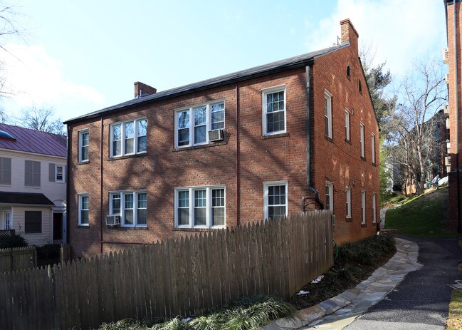 4850 Macarthur Blvd NW in Washington, DC - Building Photo - Building Photo