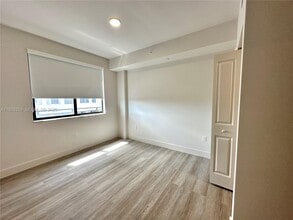 18412 Homestead Ave in Miami, FL - Foto de edificio - Building Photo