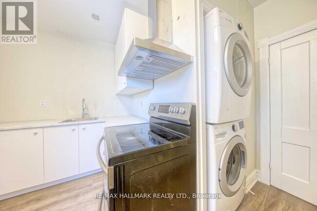 46 Springhurst Ave in Toronto, ON - Building Photo - Building Photo