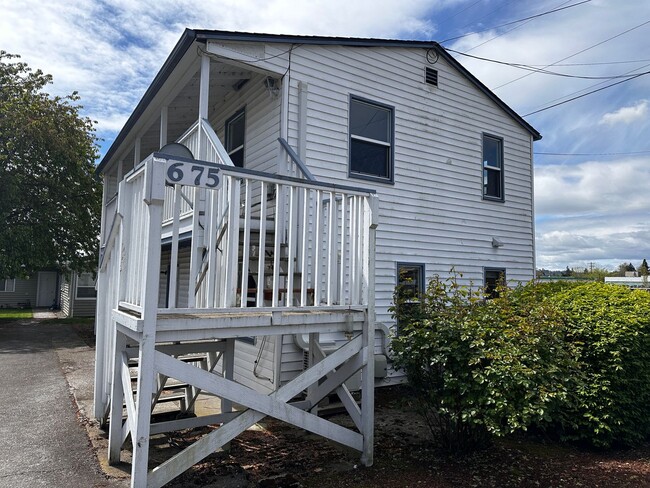 675 Main St E in Monmouth, OR - Building Photo - Building Photo