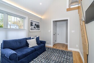 12 Maugus Ave in Wellesley, MA - Building Photo - Building Photo