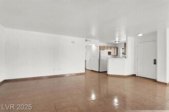 4404 W Lake Mead Blvd in Las Vegas, NV - Building Photo - Building Photo