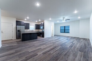 4211 W Santa Fe St in Fayetteville, AR - Building Photo