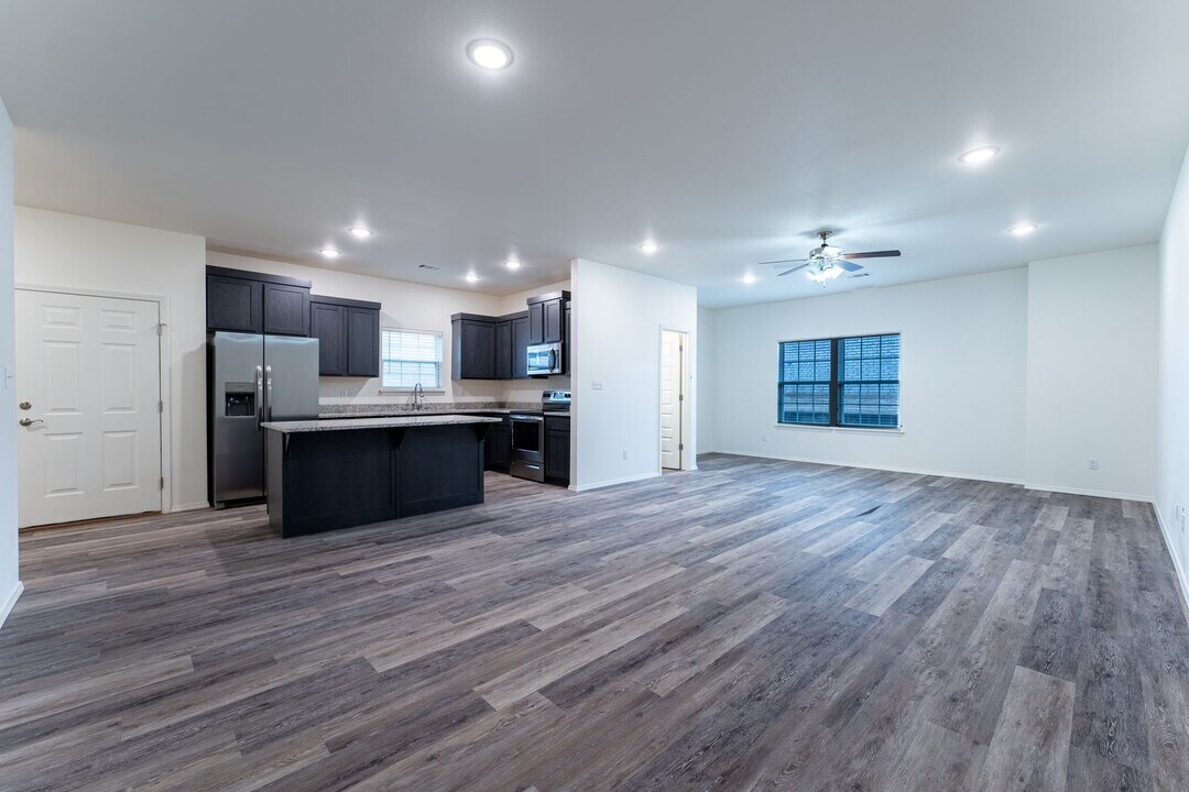4211 W Santa Fe St in Fayetteville, AR - Building Photo