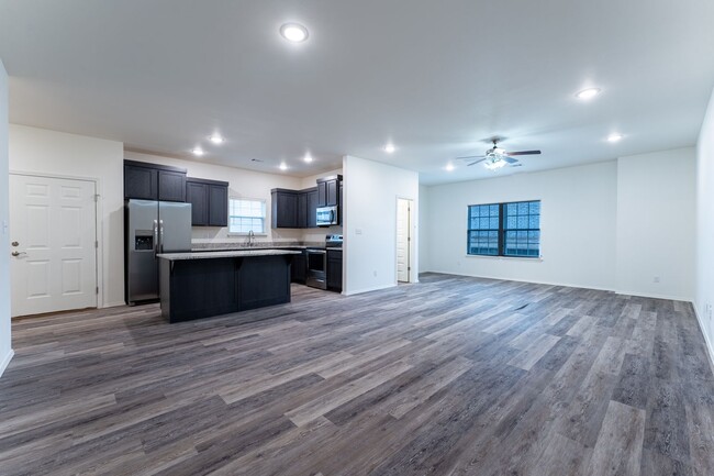 property at 4211 W Santa Fe St