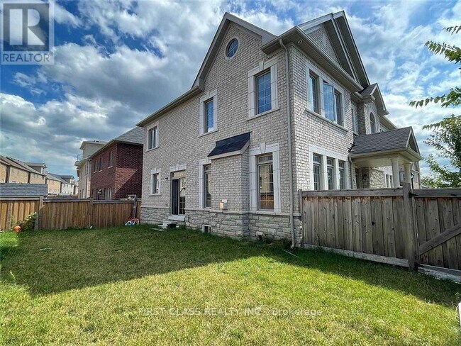 1068 Grainger Trail in Newmarket, ON - Building Photo - Building Photo