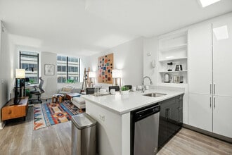 444 Washington Blvd, Unit FL4-ID1461469P in Jersey City, NJ - Foto de edificio - Building Photo