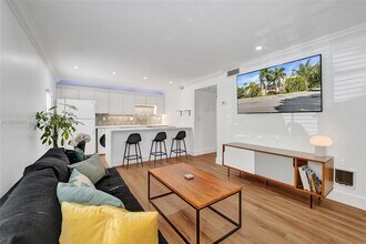 815 NE 28th St in Wilton Manors, FL - Building Photo - Building Photo