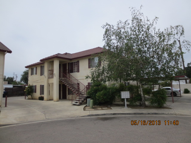 Myrtle Court Apartments in Visalia, CA - Foto de edificio